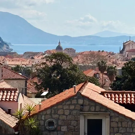 Seawalls 2 Dubrovnik Daire *